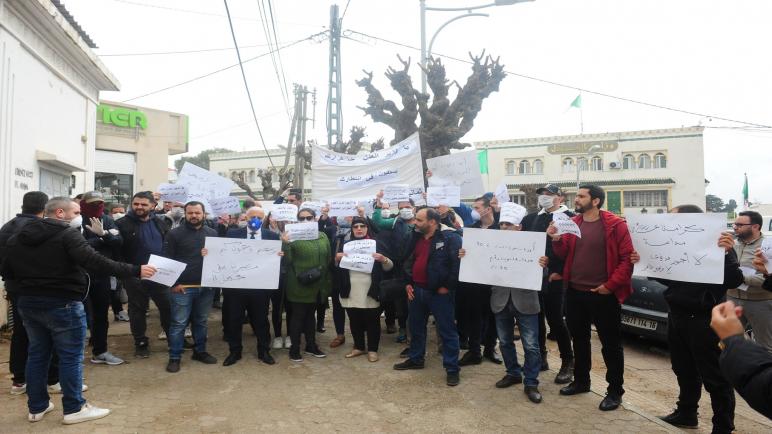 مجمع الصحافة “الوقت الجديد”: الصحفيون و العمال يطالبون بأجورهم العالقة منذ 8 أشهر